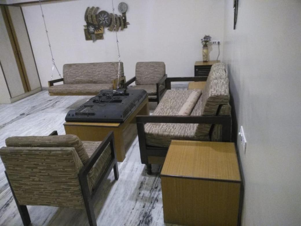 Hotel Jawahar Ulhasnagar Екстер'єр фото