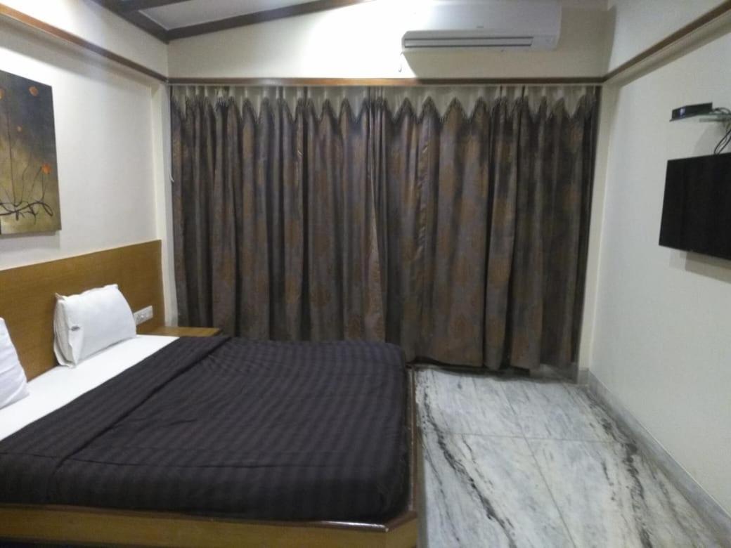 Hotel Jawahar Ulhasnagar Екстер'єр фото