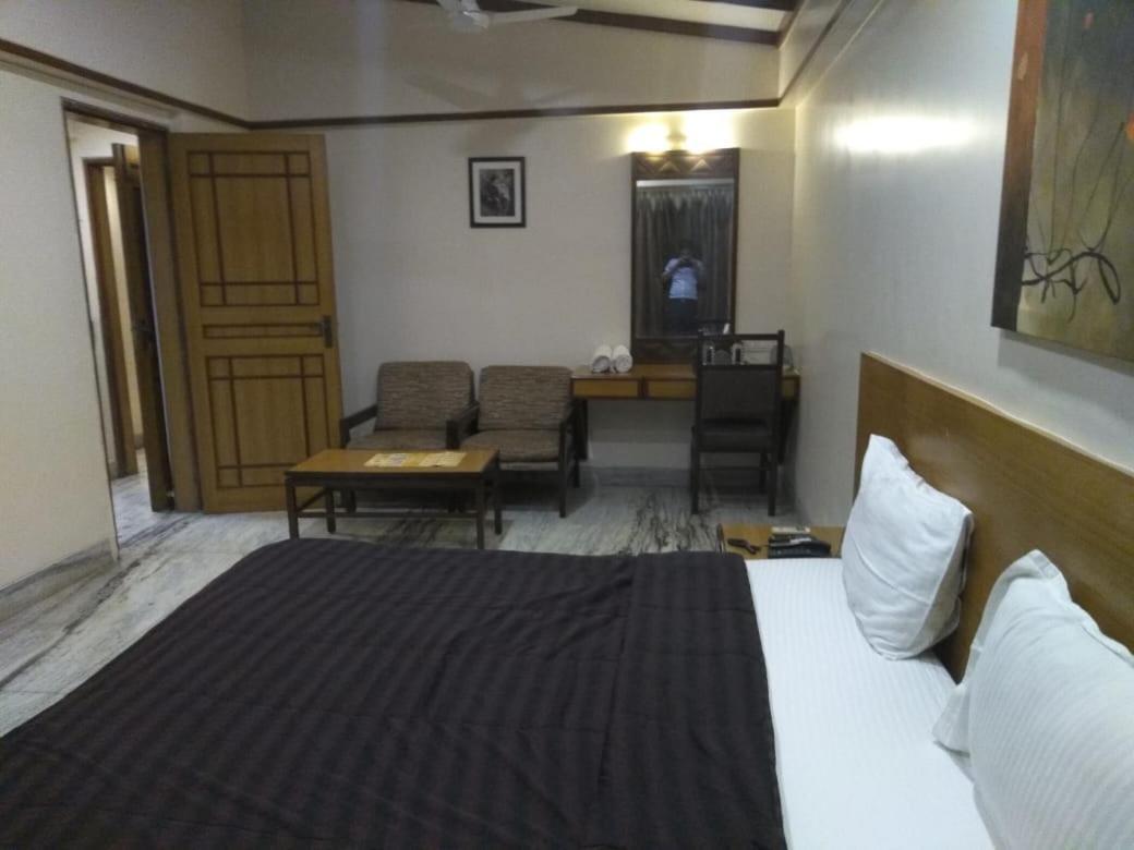Hotel Jawahar Ulhasnagar Екстер'єр фото