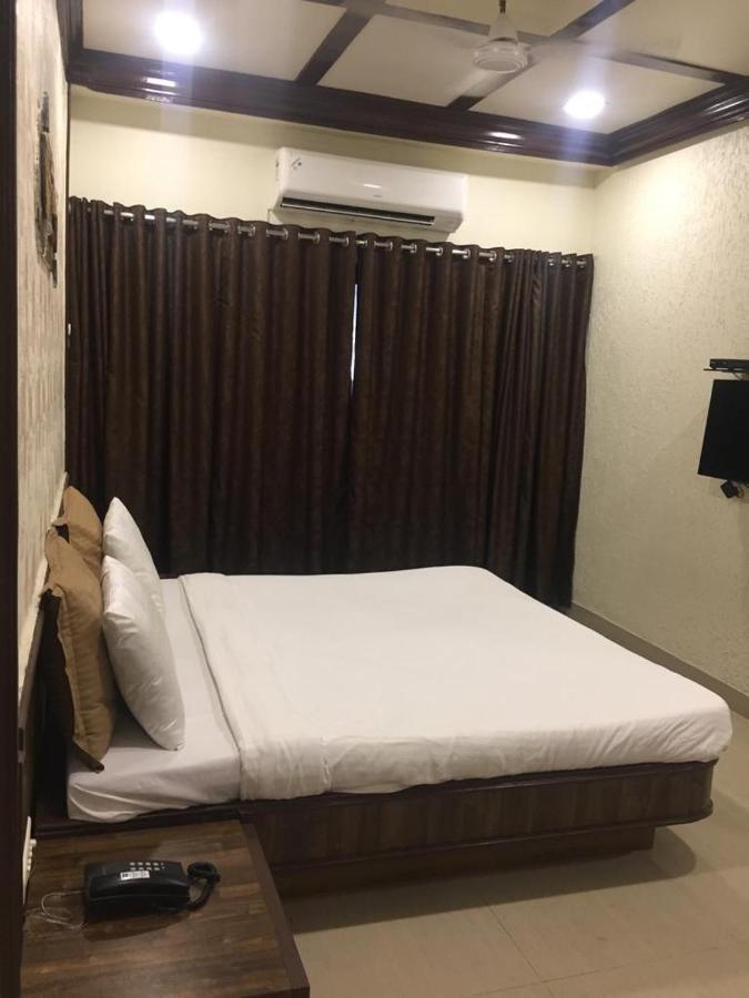 Hotel Jawahar Ulhasnagar Екстер'єр фото