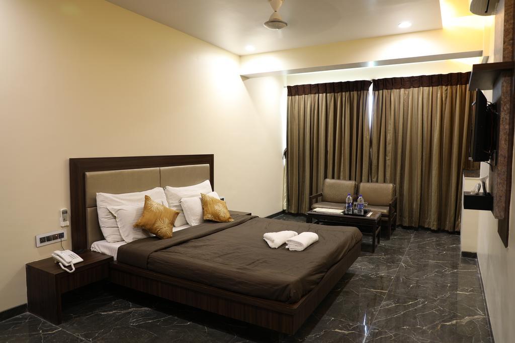 Hotel Jawahar Ulhasnagar Екстер'єр фото