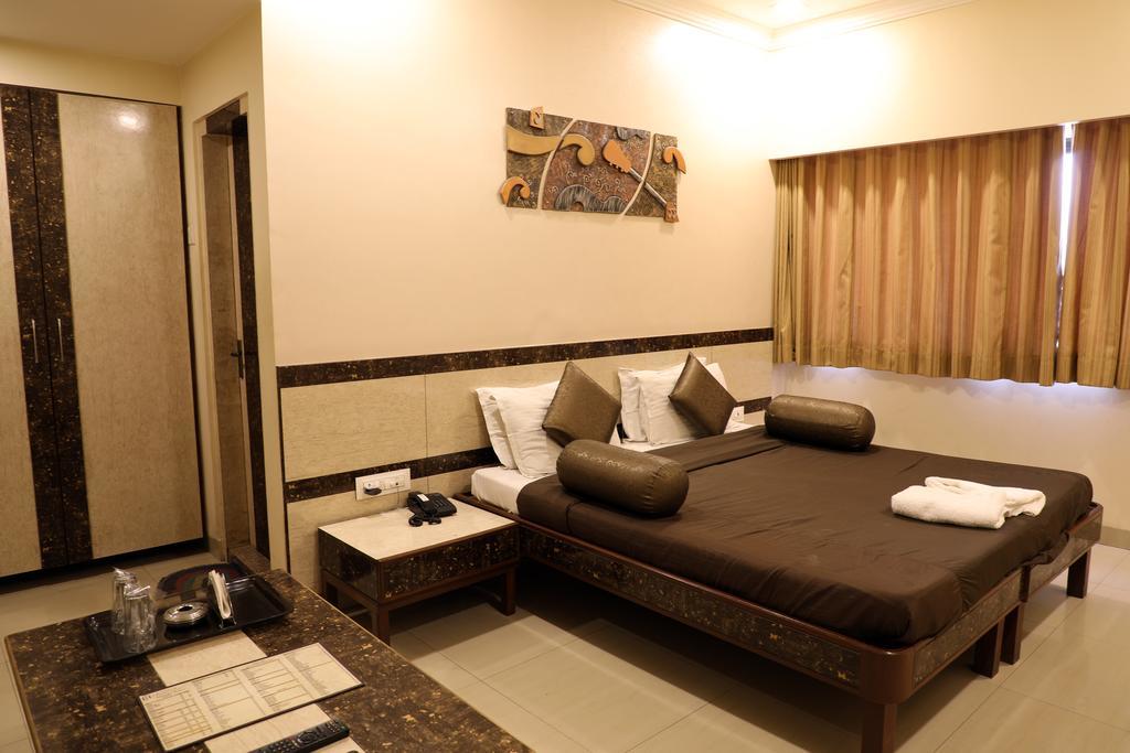 Hotel Jawahar Ulhasnagar Екстер'єр фото