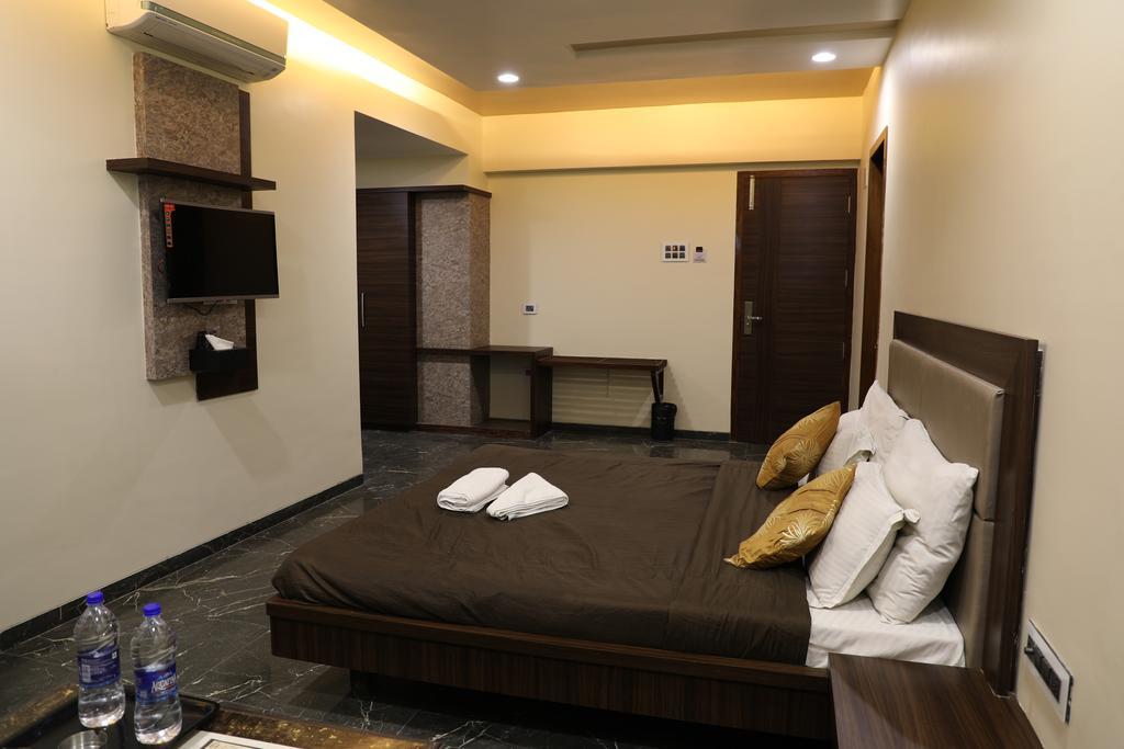 Hotel Jawahar Ulhasnagar Екстер'єр фото