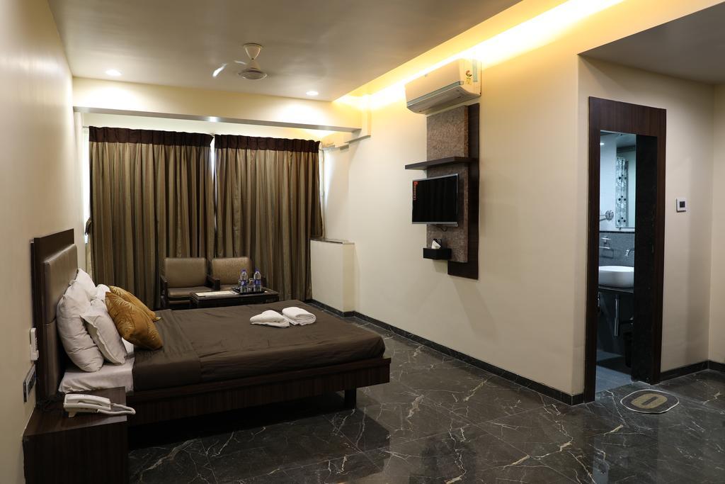 Hotel Jawahar Ulhasnagar Екстер'єр фото