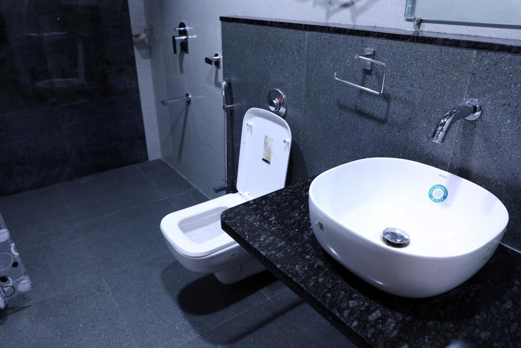 Hotel Jawahar Ulhasnagar Екстер'єр фото