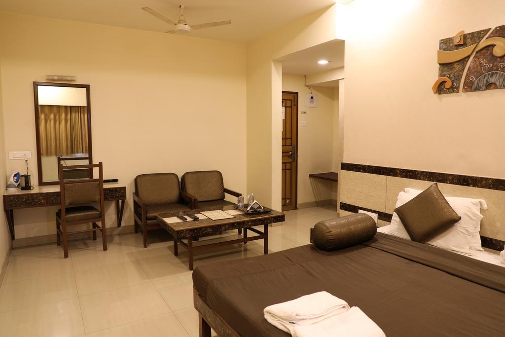 Hotel Jawahar Ulhasnagar Екстер'єр фото