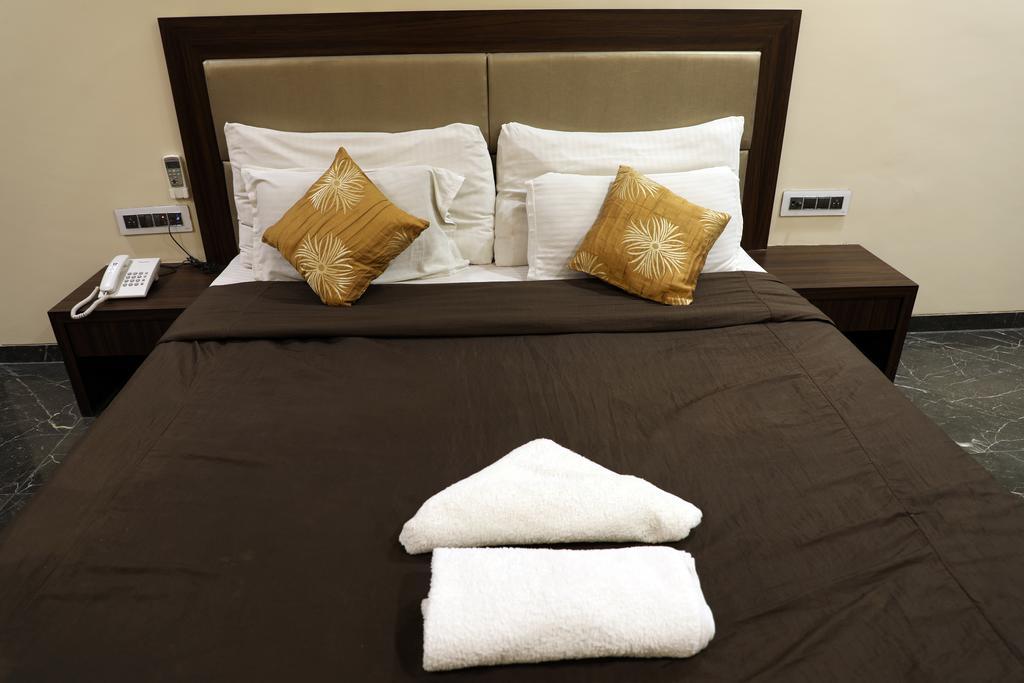 Hotel Jawahar Ulhasnagar Екстер'єр фото