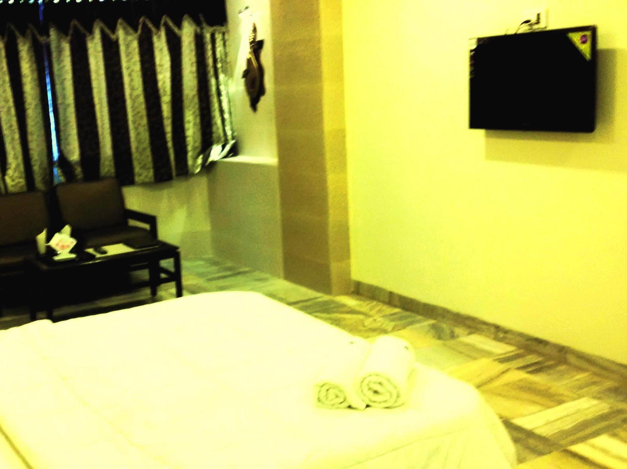 Hotel Jawahar Ulhasnagar Екстер'єр фото